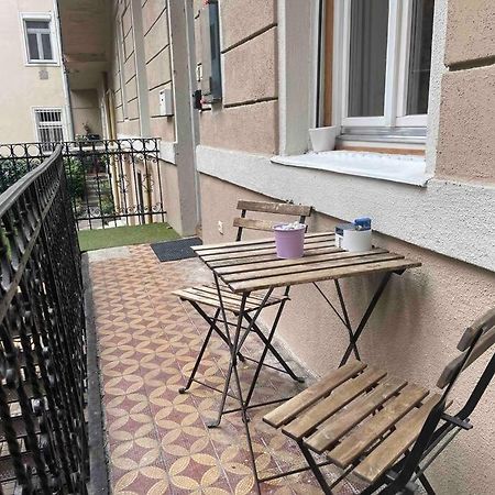 Knezits Spacious Ac Terrace Free Parking Budapest Kültér fotó
