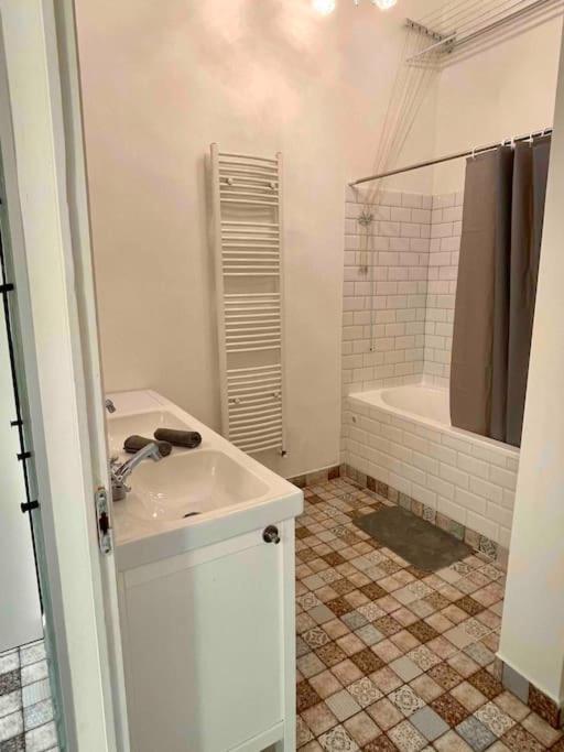 Knezits Spacious Ac Terrace Free Parking Budapest Kültér fotó