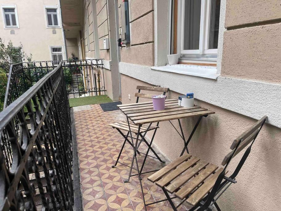Knezits Spacious Ac Terrace Free Parking Budapest Kültér fotó